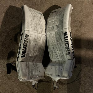 33" Vaughn V9 Goalie Leg Pads (Used)