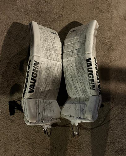 33" Vaughn V9 Goalie Leg Pads (Used)