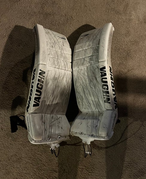 33" Vaughn V9 Goalie Leg Pads (Used)