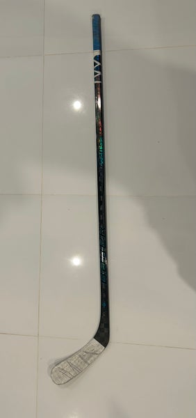 Junior Bauer Twitch Right Handed Hockey Stick P92 (Used)