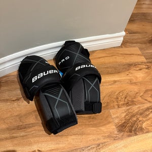 Bauer Pro (New) Intermediate Knee Guards