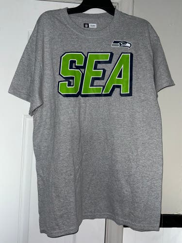 NFL Team Apparel Seattle Seahawks Football Graphic T Shirt Men’s Size Large Brand New