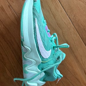 Women's 3.5Y (Big Kids / Youth) Nike Giannis Immortality 2 Shoes (Used)