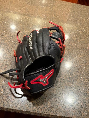 2018 Mizuno MVP RH Infield Baseball Glove 11.75" (Used)
