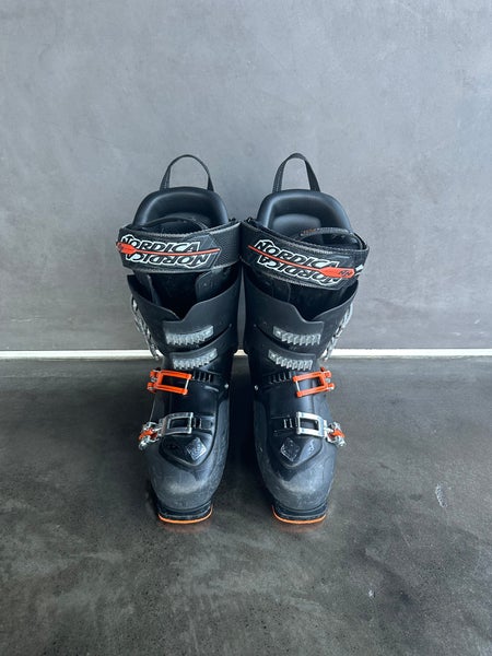 Men's Nordica Ski Boots Medium Flex (Used)