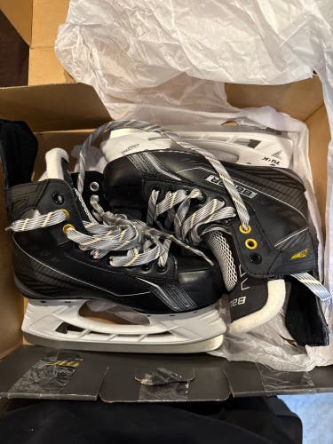 2016 Bauer Supreme 160 Hockey Skates Regular Width Size 3.5 (New)