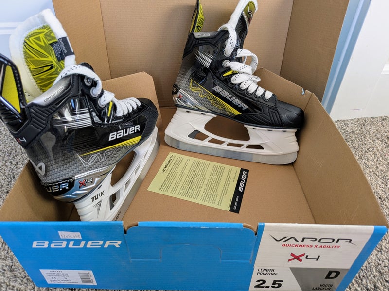 Junior New Bauer Vapor X4 Hockey Skates Regular Width Size 2.5
