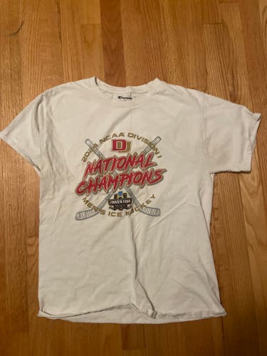 White Medium Men's DU Hockey Champion Shirt (Used)