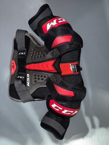 Medium Senior CCM QuickLite 270 Shoulder Pads (Used)