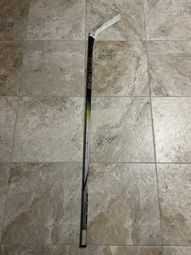 Senior Bauer Vapor Hyperlite 2 Right Handed Hockey Stick P92 (Used)