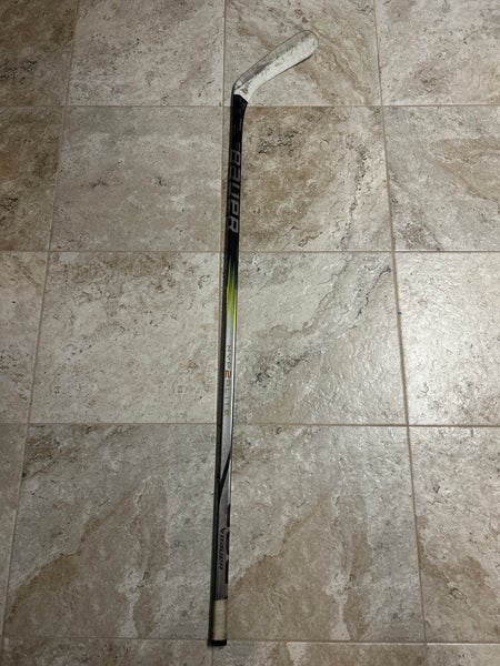 Senior Bauer Vapor Hyperlite 2 Right Handed Hockey Stick P92 (Used)