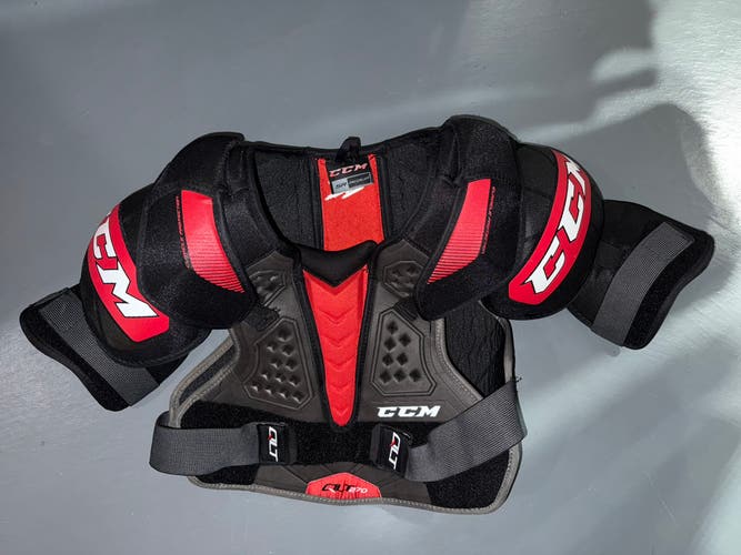 Medium Senior CCM QuickLite 270 Shoulder Pads (Used)