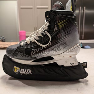 2023 Bauer Vapor Hyperlite 2 Hockey Skates Regular Width 10.5 (Used)