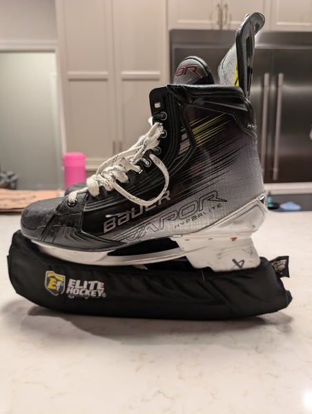 2023 Bauer Vapor Hyperlite 2 Hockey Skates Regular Width 10.5 (Used)