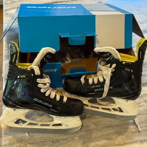 2024 Bauer Supreme M4 Hockey Skates Regular Width Size 4.5 (Used)