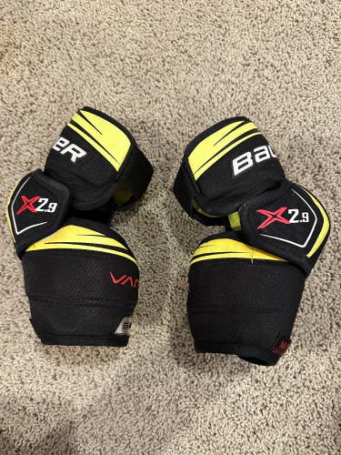 Junior Medium Bauer Vapor X2.9 Elbow Pads (Used)