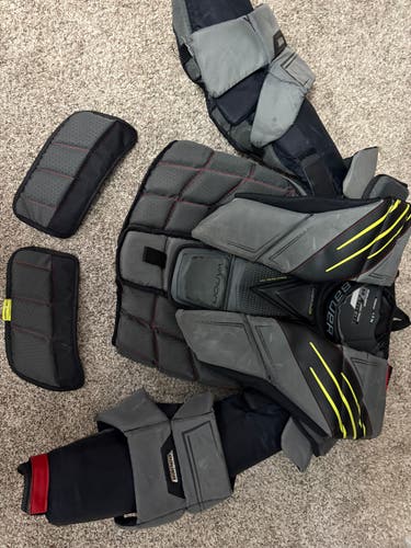 Large Bauer Hyperlite Goalie Chest Protector (Used)