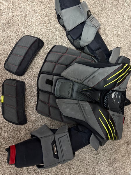 Large Bauer Hyperlite Goalie Chest Protector (Used)