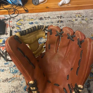 2020 Wilson RH Infield A550 Baseball Glove 11" (Used)