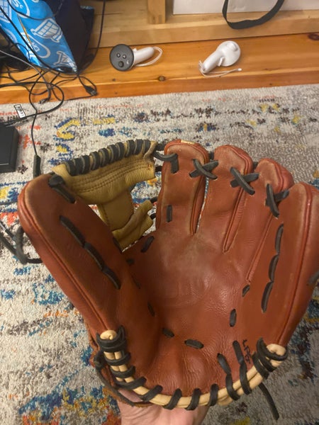 2020 Wilson RH Infield A550 Baseball Glove 11" (Used)