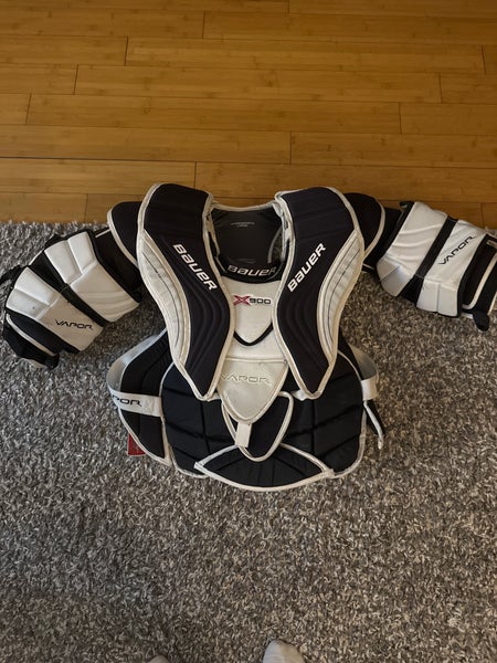 Large Bauer Goalie Chest Protector (Used)