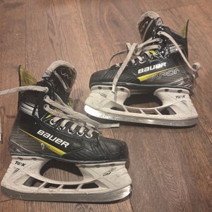 Bauer Vapor X4 Hockey Skates Regular Width Size 2 (Used)