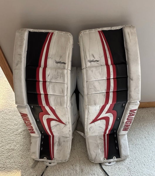 32" 2017 Vaughn Velocity V7 Goalie Leg Pads Pro Stock (Used) Soft Pads