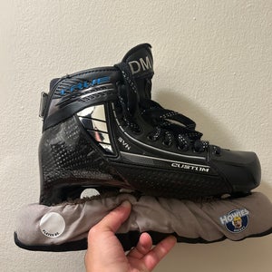 2023 True One Piece Hockey Goalie Skates Regular Width Pro Stock 7 (Used)