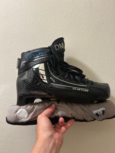 2023 True One Piece Hockey Goalie Skates Regular Width Pro Stock 7 (Used)