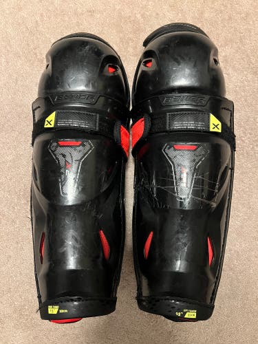 Intermediate Bauer Vapor 3X 13" Shin Pads (Used)