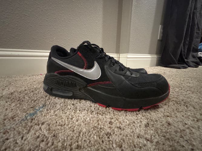 Men's Size M 10.5 (W 11.5) Nike Tennis Shoes (Used)