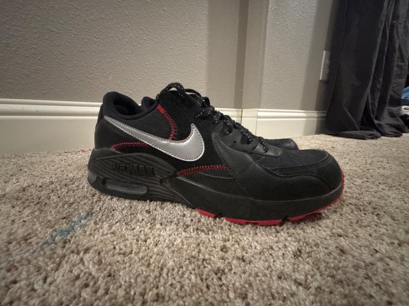 Men's Size M 10.5 (W 11.5) Nike Tennis Shoes (Used)