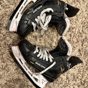 Bauer Supreme M5 Pro Hockey Skates Size 5.5 (Used)