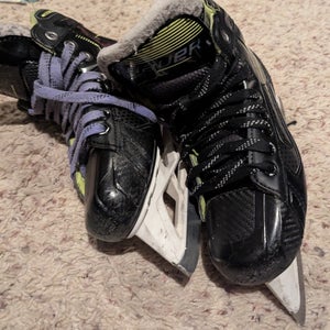 Bauer Hockey Goalie Skates GSX Size 2 (Used)