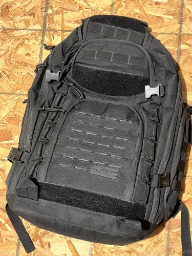 Black Adult Unisex Large/Extra Large Backpack (Used)