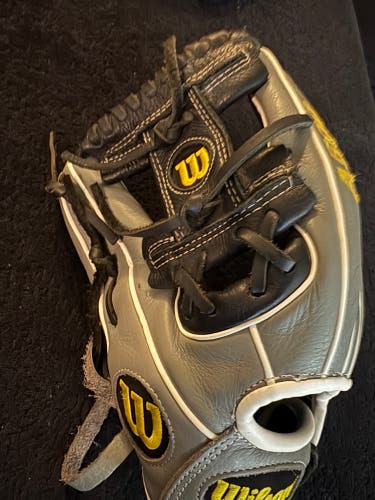 2016 Wilson A500 RH Infield Baseball Glove 11" (Used)
