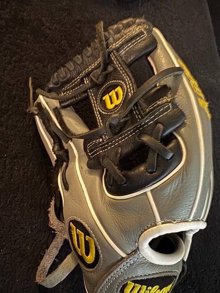 2016 Wilson A500 RH Infield Baseball Glove 11" (Used)