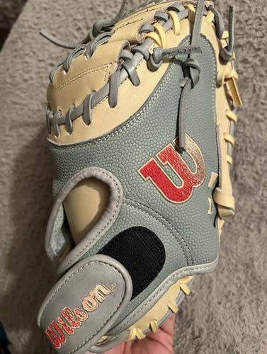 A2000 Catchers Mitt 33” NEW
