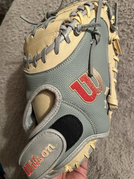A2000 Catchers Mitt 33” NEW