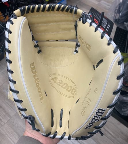 Wilson RH A2000 Catcher's Glove 33" (New)