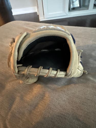 2025 Marucci RH Infield Ascension Baseball Glove 11.25" (Used)