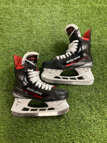 Senior Bauer Vapor X4 Hockey Skates Size 6.5 (Used)