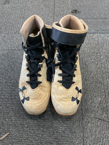 Used Under Armour Jr FB Cleats Black And White Junior 04.5 11614-S000219568