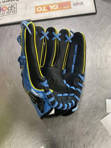 Used Wilson A550 BB/SB Glove LH Throw Royal Blue 11" 11614-S000219826