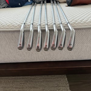 Men's 2023 TaylorMade P7MC Right Handed Iron Set Extra Stiff Flex  Graphite/Steel Shaft (Used)