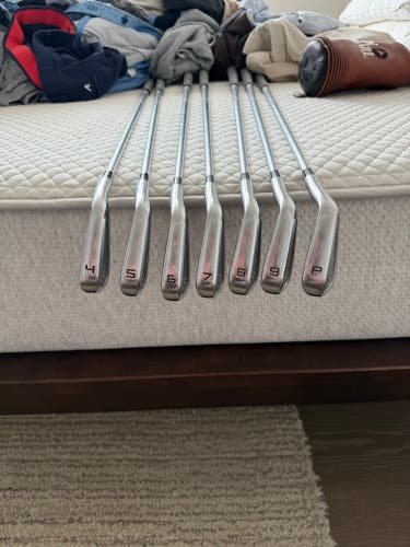 Men's 2023 TaylorMade P7MC Right Handed Iron Set Extra Stiff Flex  Graphite/Steel Shaft (Used)