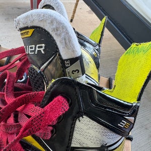 Bauer Supreme 3S Hockey Skates Extra Wide Width Size 3 (Used)