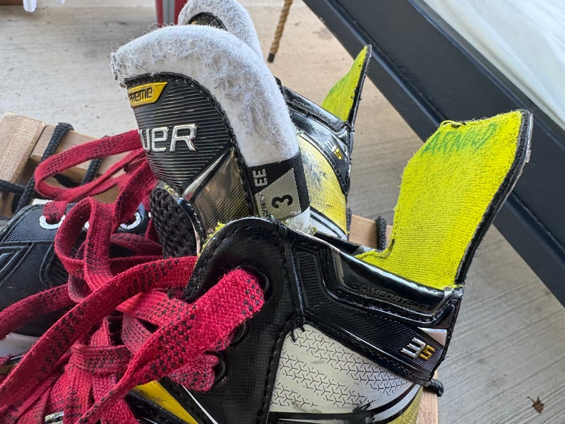 Bauer Supreme 3S Hockey Skates Extra Wide Width Size 3 (Used)