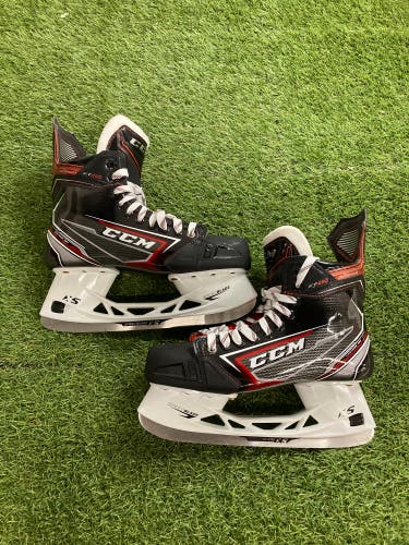 Senior CCM JetSpeed FT490 Hockey Skates Regular Width 8.5 (New)