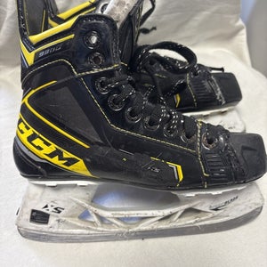 Junior Size 3.5 CCM SUPER TACKS 9380 Ice Hockey Skates.